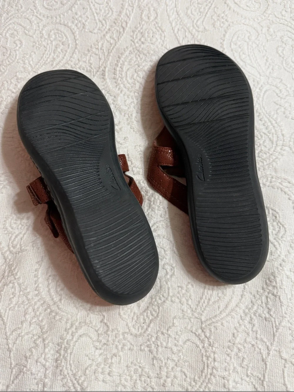 Clarks Brown Floral Leather Thong Sandals Size 11M Velcro Close